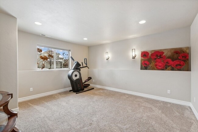 Building Photo - 4 bedroom, 3 bath, corner lot home