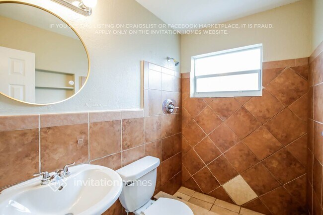 Building Photo - 617 SW 4th St