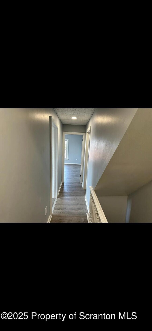 Building Photo - 618 Gibbons St