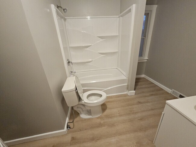 Building Photo - 1914 W 58th St