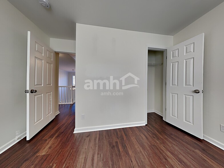 Building Photo - 3807 Bridlington Dr