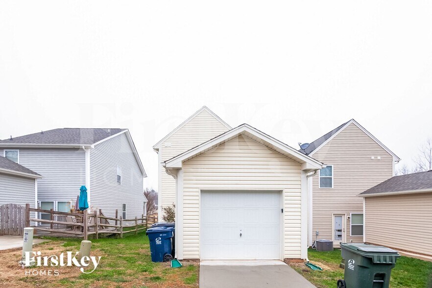 Building Photo - 11507 McDunkeld Dr