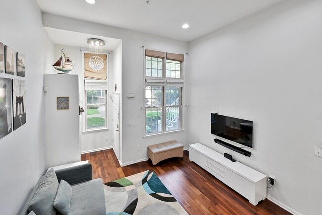 Building Photo - 375 Kingston Ct