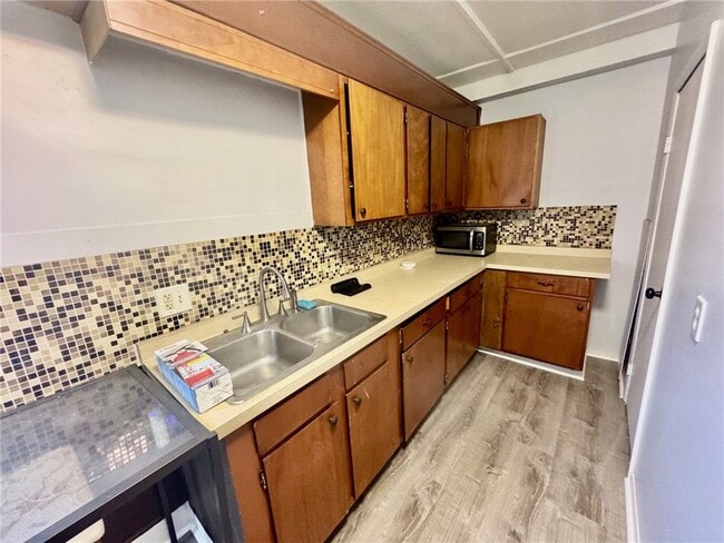 Building Photo - 113 W Main St