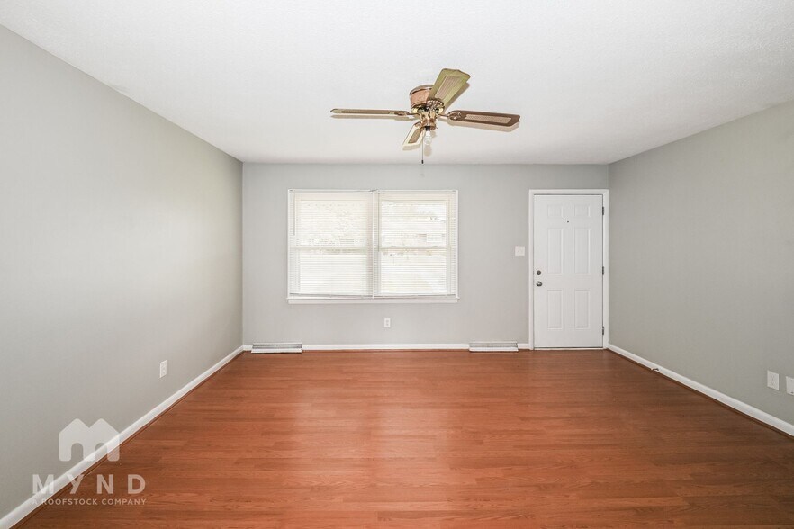 Building Photo - 221 Tanglewood Dr