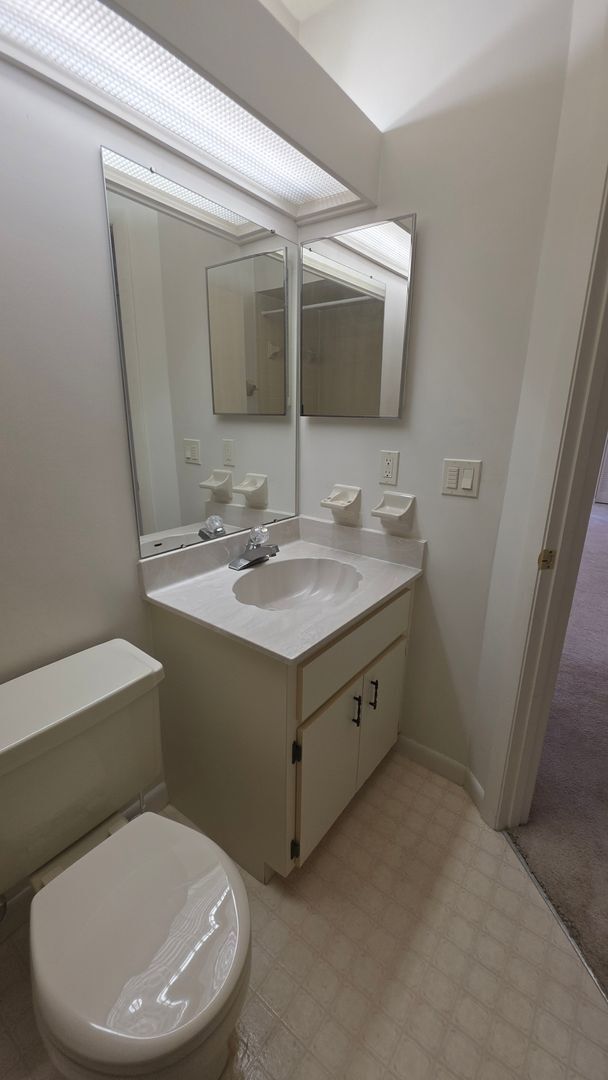 Building Photo - Beautiful Pond Front 2 Bedroom 2 Bath Townhome in the Wood Haven Community