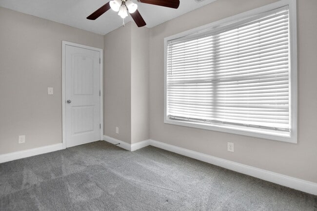 Building Photo - Pet Friendly Four Bedroom!