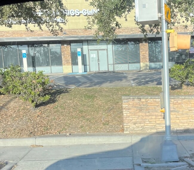 Building Photo - 902 Normandy St
