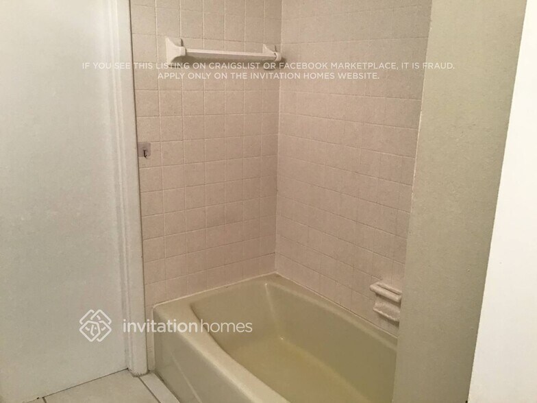 Building Photo - 838 Birdie Way