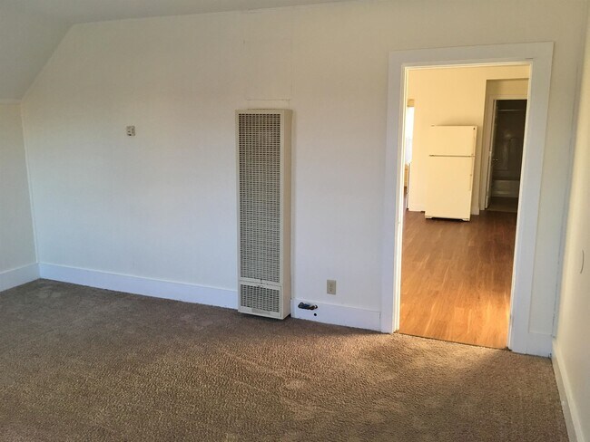 Building Photo - 239 Turner St