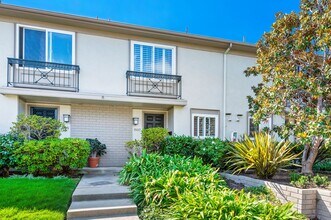Building Photo - Newport Beach Townhome