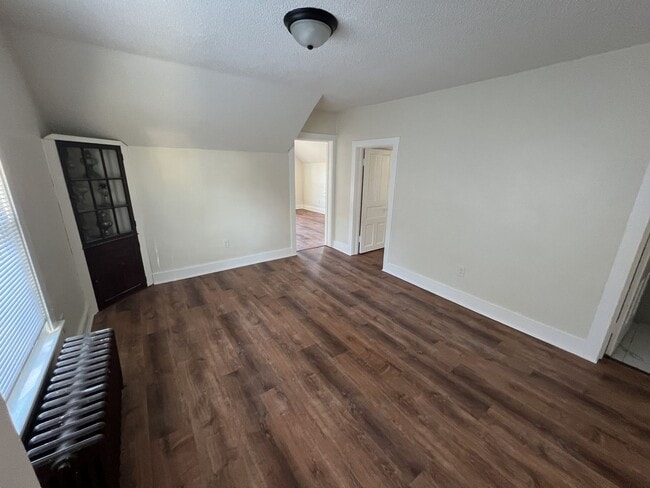 Building Photo - 526 E Eighth Street