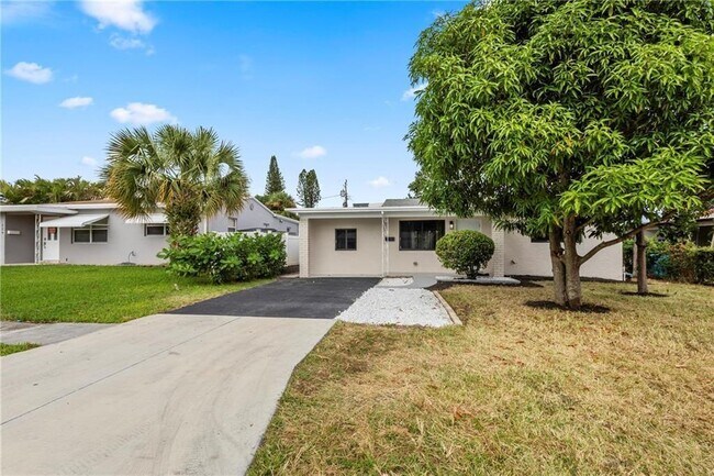 Building Photo - 133 SE 13th Ave