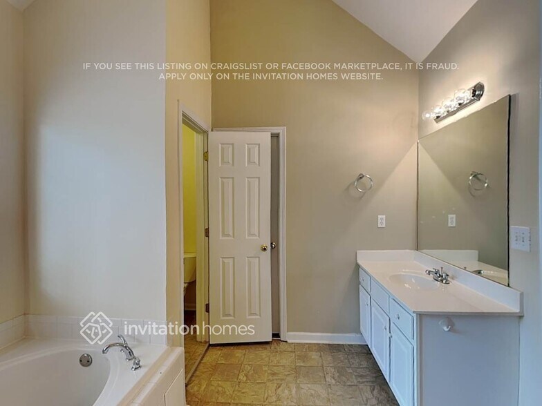 Building Photo - 404 Willowbrook Ct