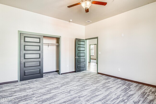 Building Photo - 312 E Overland Ave