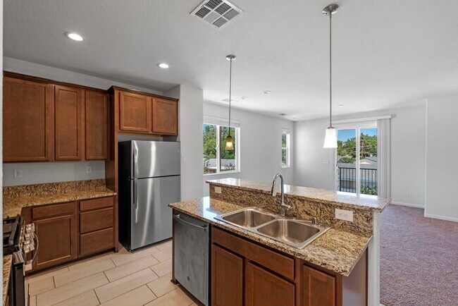 Building Photo - Welcome to this beautiful Carson City townhome available for rent