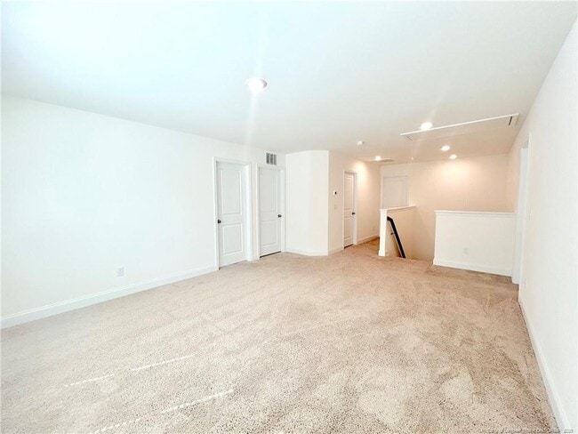 Building Photo - 282 Creekhaven Dr
