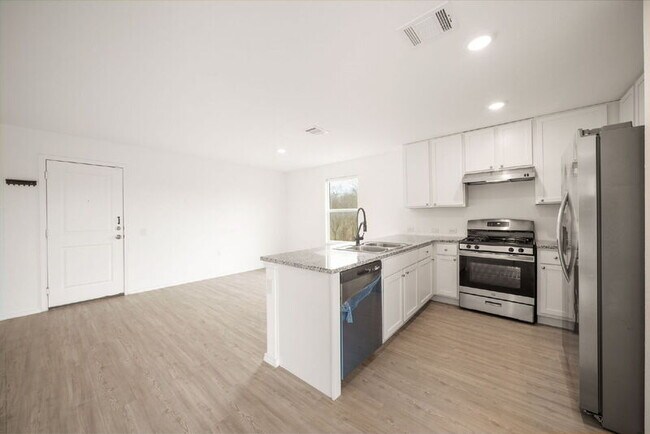 Building Photo - 5703 Dewberry Run