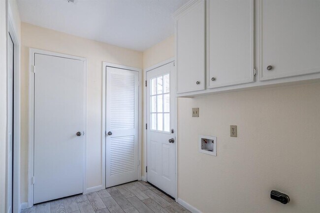 Building Photo - 14930 Walters Rd