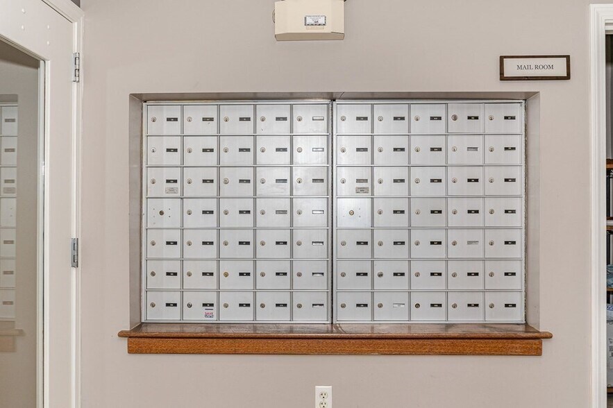 Building Photo - 35 Riverwalk Way