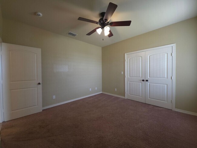 Building Photo - BEAUTIFUL and SPACIOUS 3-bedroom, 2-bathro...