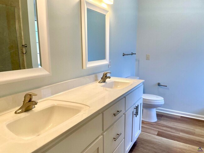 Building Photo - 205 Ellicott Dr