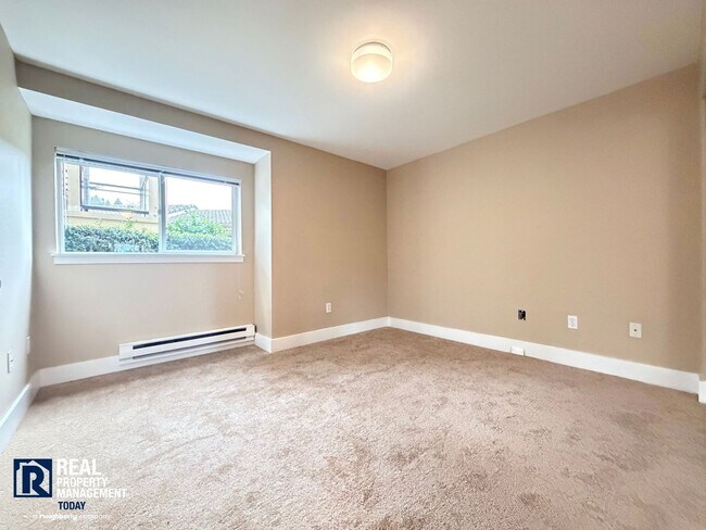 Building Photo - Prime Tacoma Narrows Condo with Covered Parking & Patio