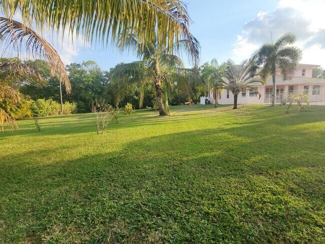 Building Photo - 16975 83rd Pl N