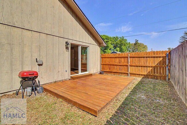 Building Photo - 1384 Forest Lake Dr