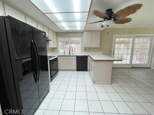 Building Photo - 825 Ardmore Ct