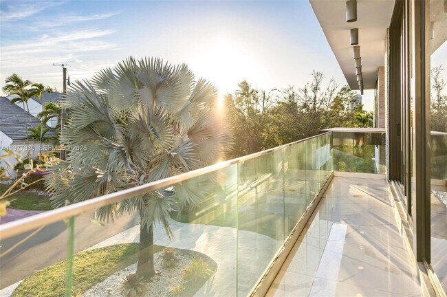 Building Photo - 3367 NE 168th St