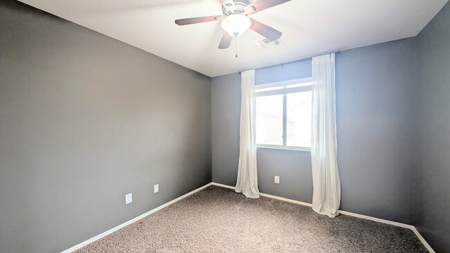 Building Photo - 10138 E Isabella Ave