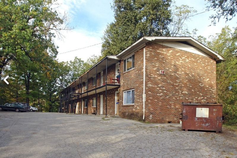 Front of Building - 3935 Linden Ave