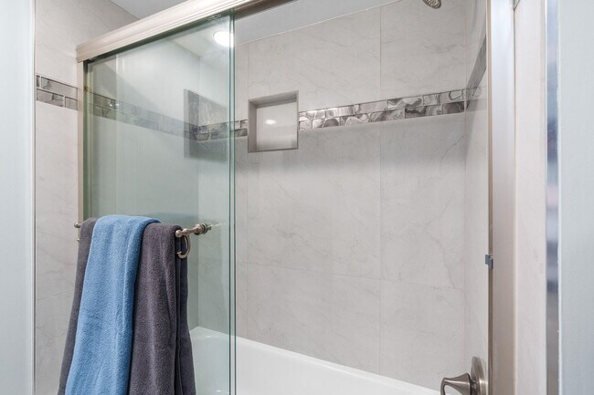 Building Photo - 950 Ponce De Leon Rd