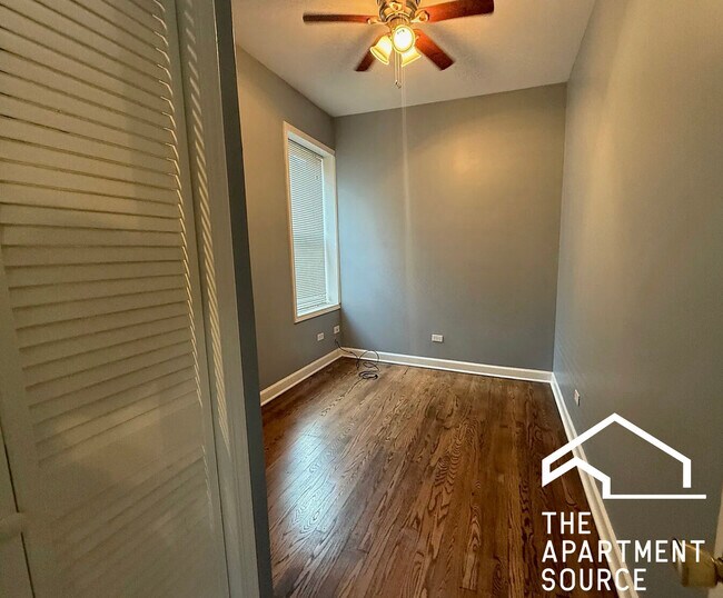 Building Photo - 533 W Wrightwood Ave