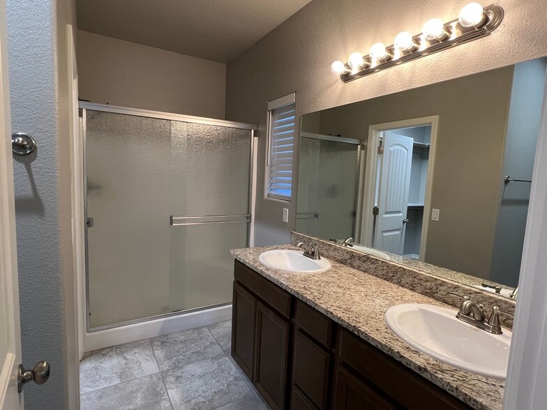 Main Bathroom - 3618 Carolina Ave