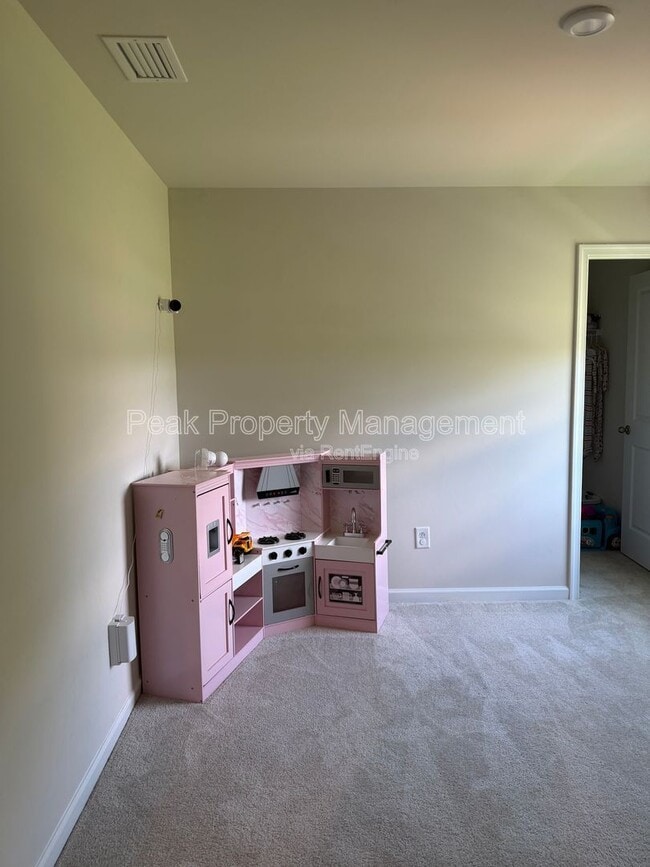 Building Photo - 25600 Linda Gale Ct