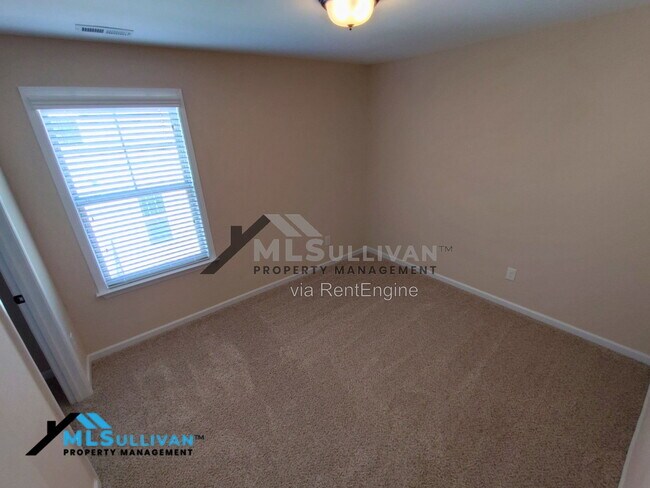 Building Photo - 207 Maple Walk St