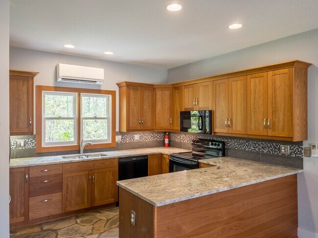 Building Photo - Beautiful Three Bedroom with Stunning View...