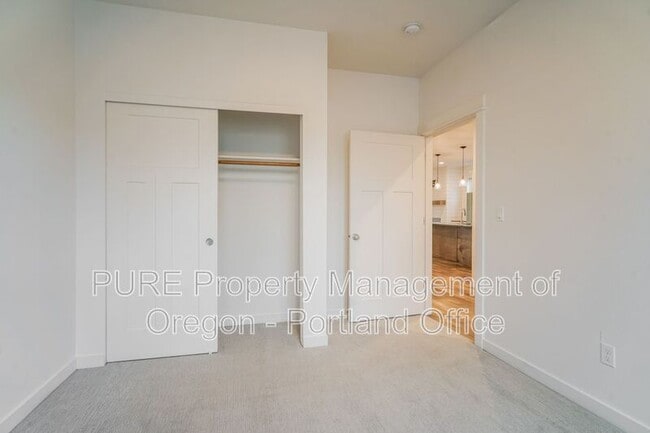 Building Photo - 995 SE Olive Way