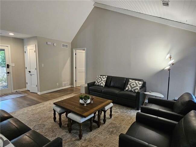 Building Photo - 1052 Indian Hills Pkwy NE