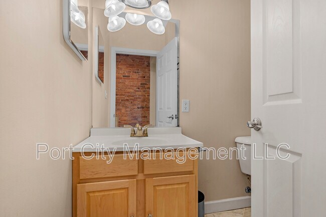 Building Photo - 341 S Macon St.