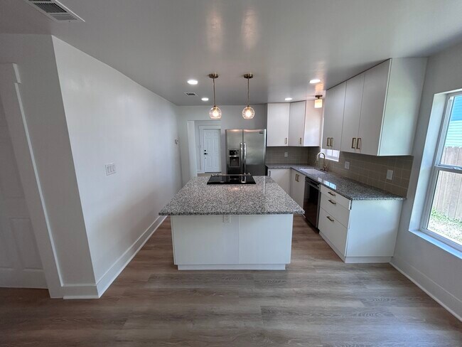 Building Photo - 1400 N 6th St