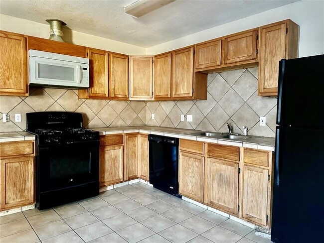 Building Photo - 7003 Bennett Ave