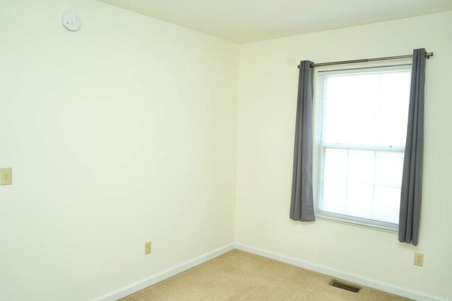 Building Photo - 111 Darien Terrace