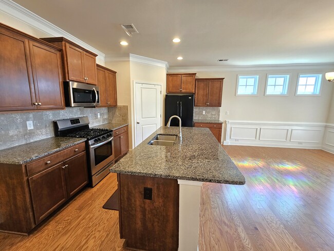 Building Photo - 558 Castleby Dr