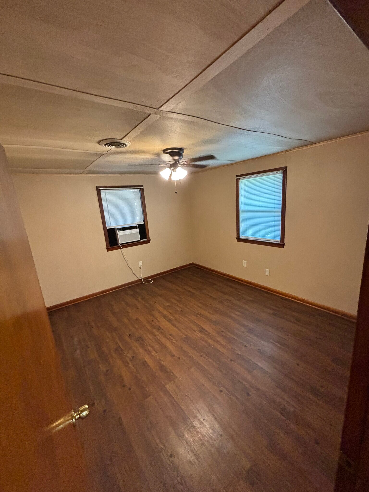 Building Photo - 17415 Sidney rd