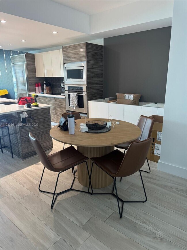 Building Photo - 460 NE 28th St