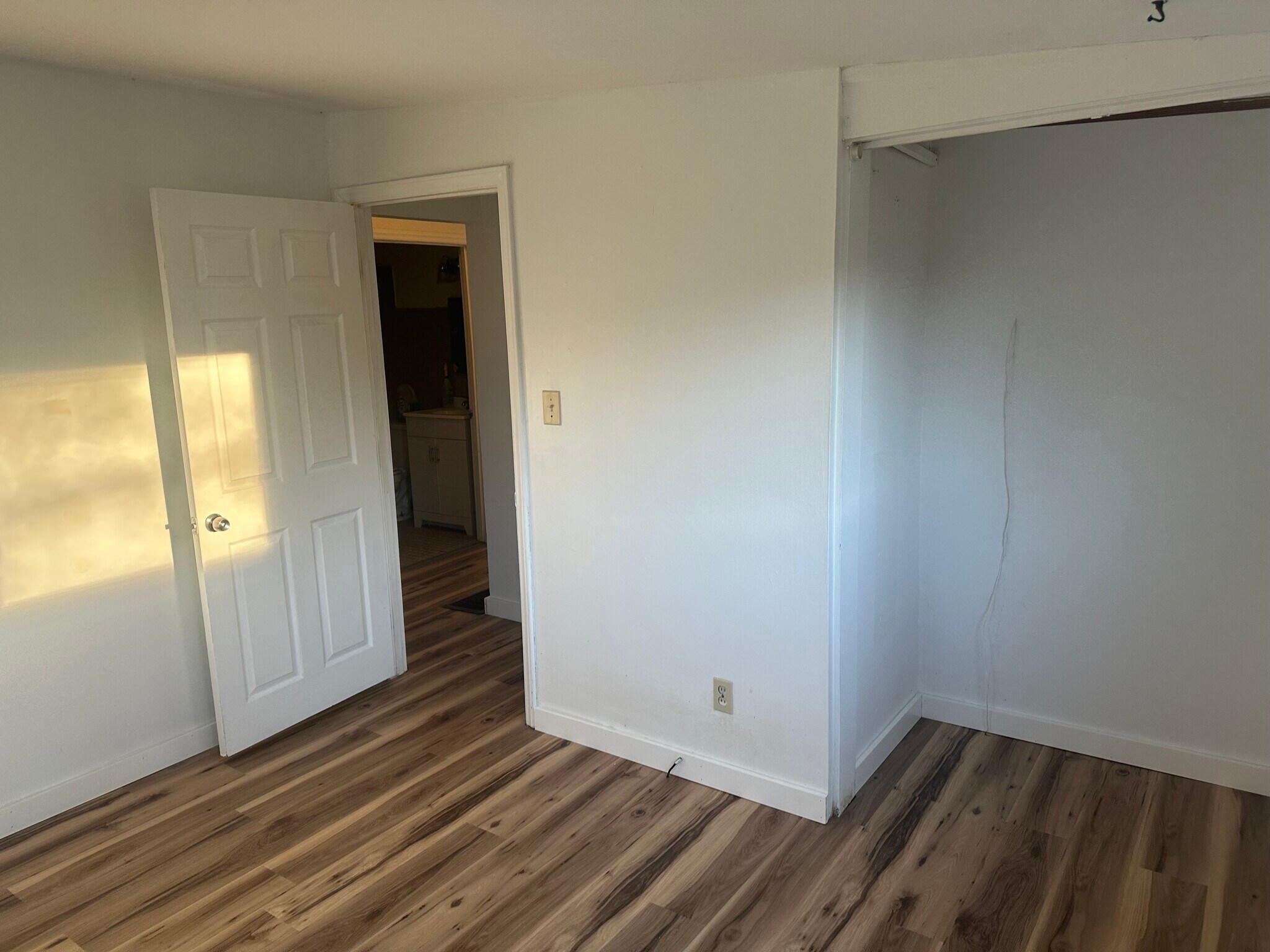 Building Photo - 404 Riverview Dr