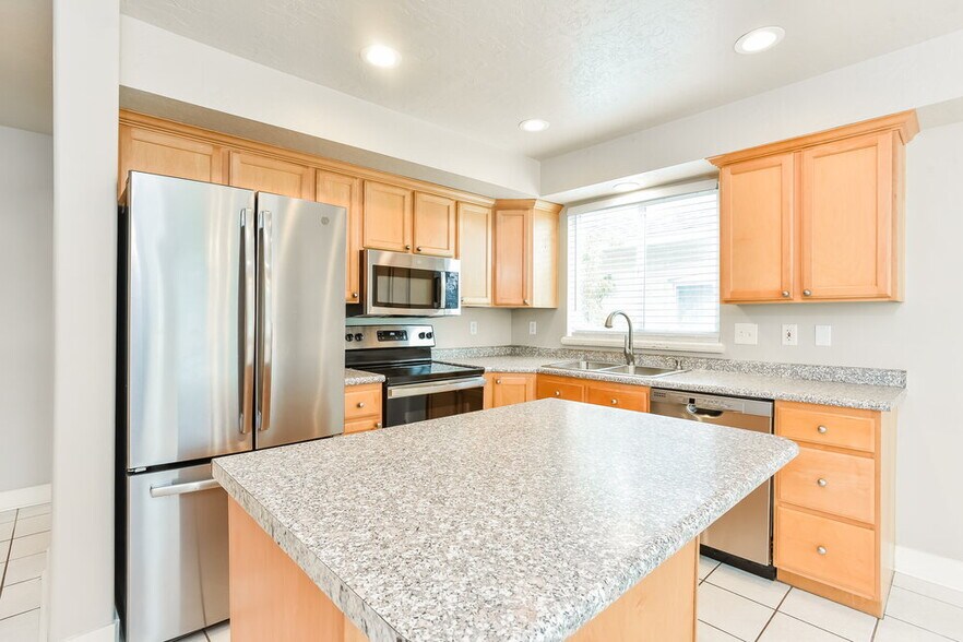 Building Photo - 4778 S Hanauer St